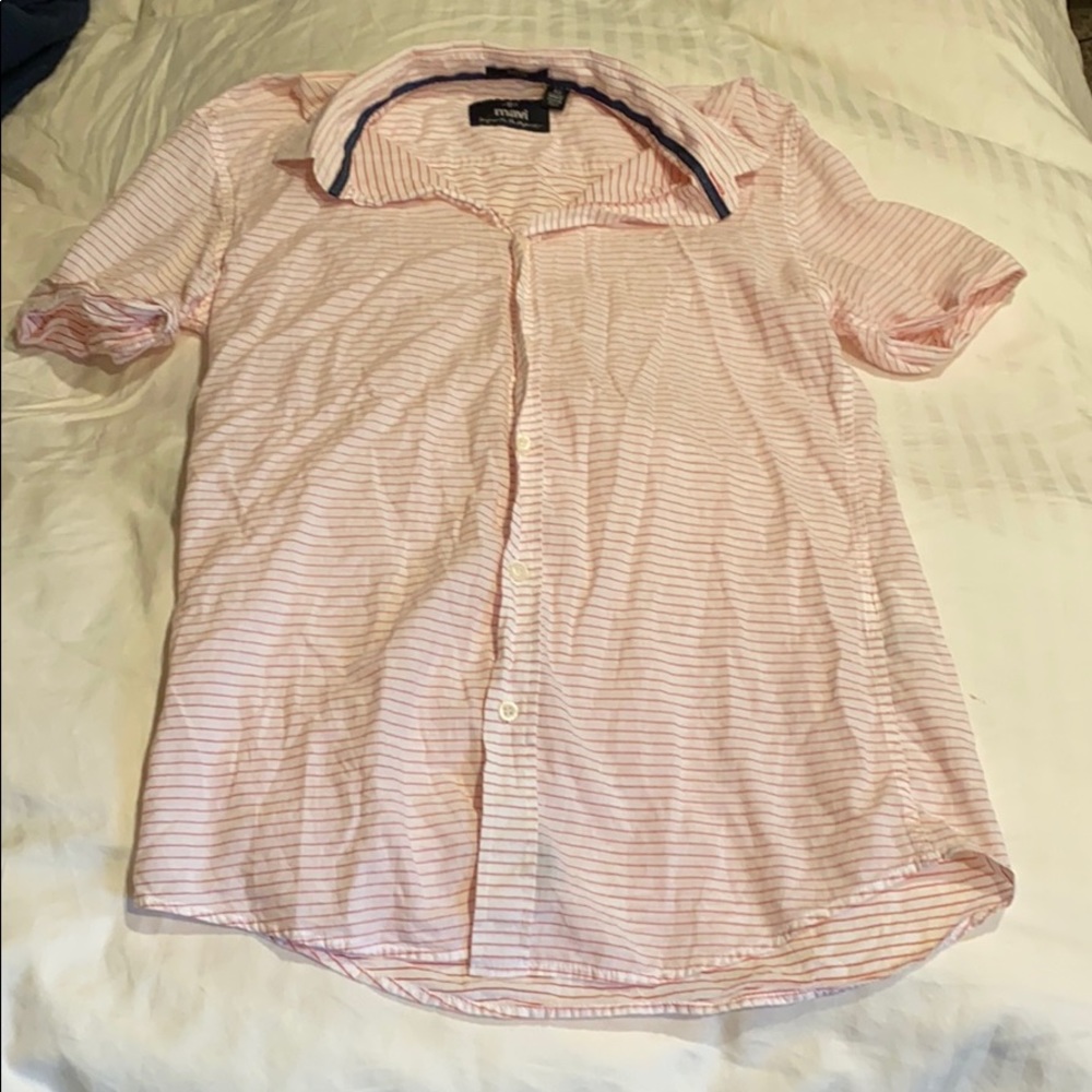 Fitted mavi button down top
